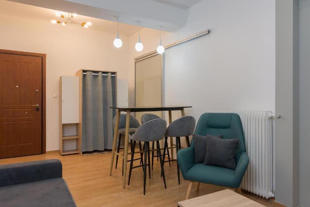 Fully Renovated 1 Bedroom Condo Афіни Екстер'єр фото