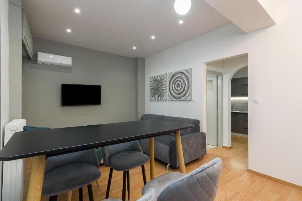 Fully Renovated 1 Bedroom Condo Афіни Екстер'єр фото