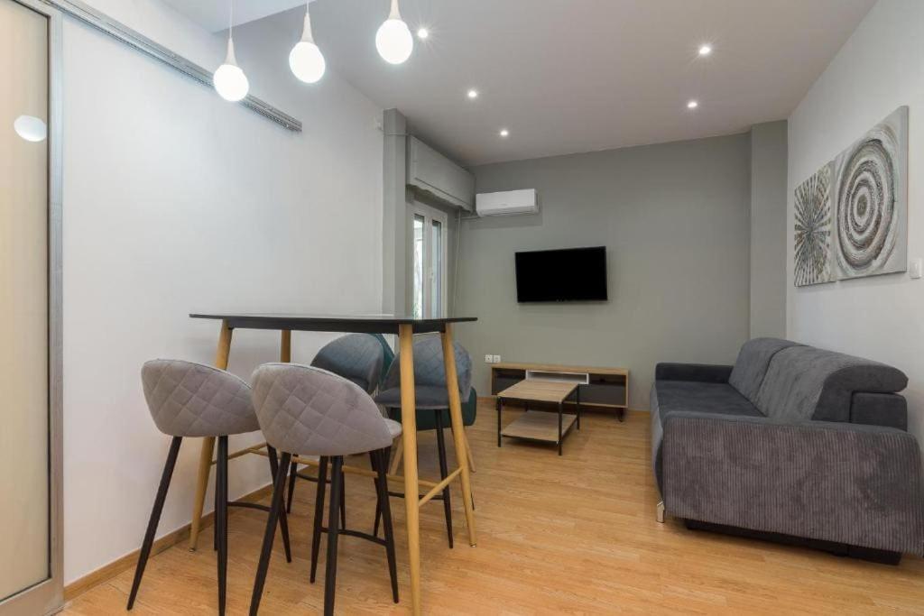 Fully Renovated 1 Bedroom Condo Афіни Екстер'єр фото